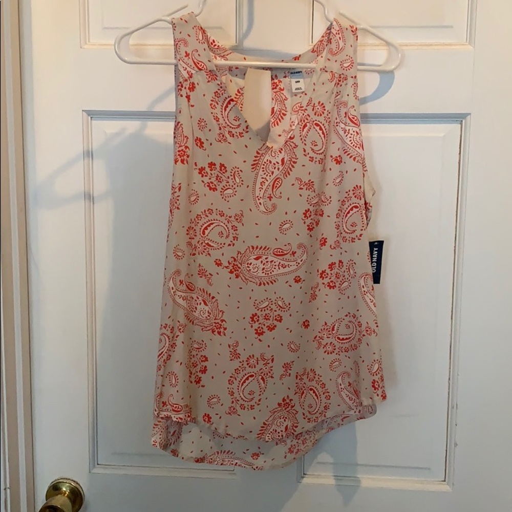 Keyhole back tank